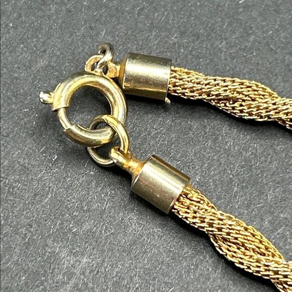 VTG 1970s Gold Tone Twisted Mesh Necklace with Green Faceted Glass Pendant - Picture 3 of 8